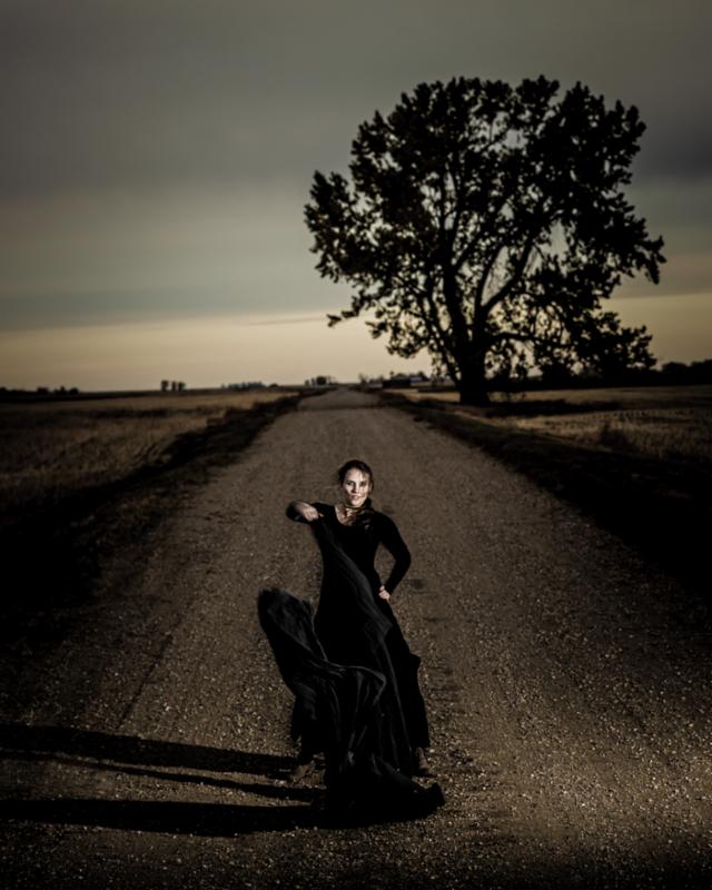 Femme furibonde sur le chemin height=