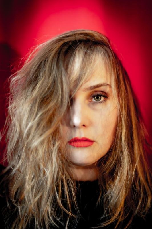 Émilie on red height=